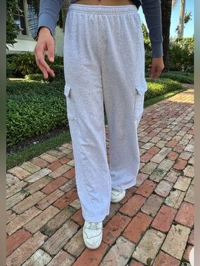 Brandy Melville Light Gray Cargo Sweatpants - Casual Joggers medium